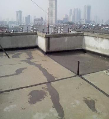 大庆市漏水维修 楼顶漏水是什么原因，楼顶漏水维修方法是什么?
